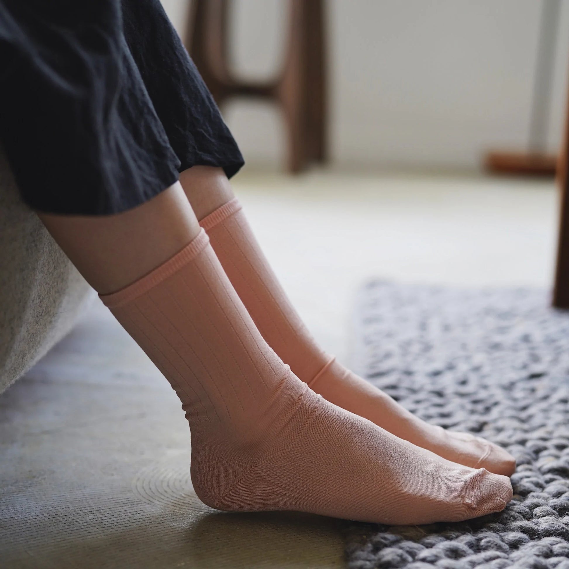 Hakne Smooth Silk Socks Cherry Blossom Medium – Miss Arthur